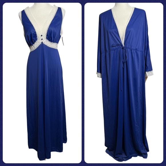 Vintage 70s Peignoir Vanity Fair Nightgown & Robe Set Blue White Lace Feminine